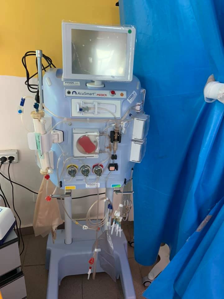 FOTO/Shehaj dhuron respiratorë dhe pajisje jetike për spitalin COVID 2, shefja e reanimacionit: Po shpëtojnë jetë