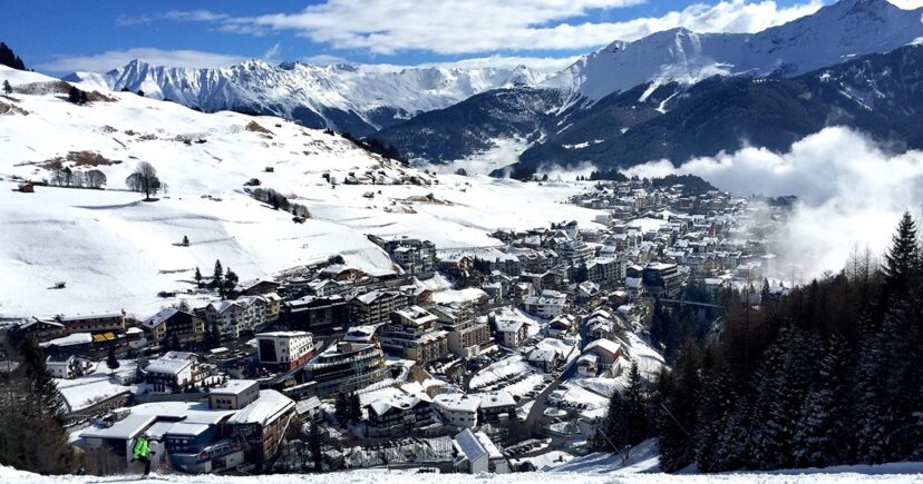 FOTO/Fabrika pësoi defekt, i gjithë qyteti mbushet me flokë dëbore prej çokollate