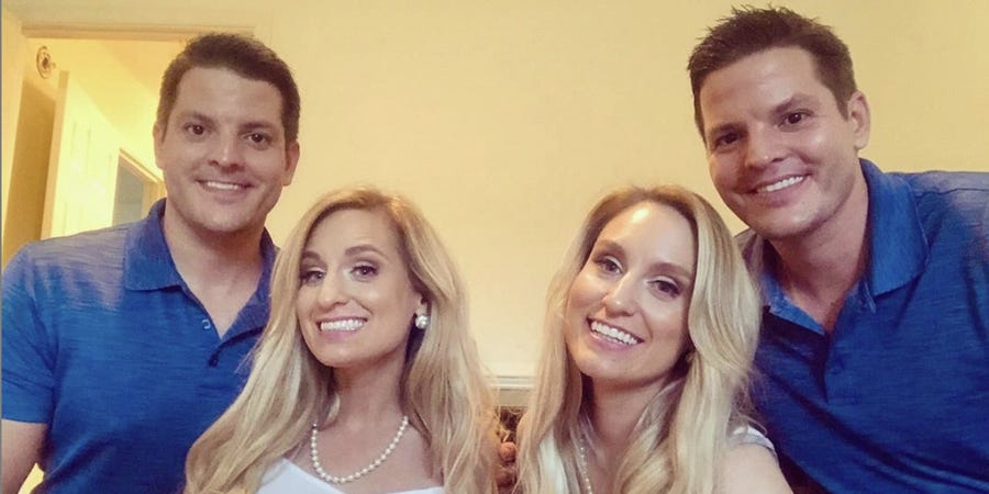 E pazakontë! Motrat binjake të martuar me vëllezër binjake mbesin shtatzënë në të njëjtën kohë