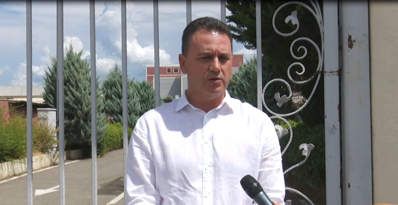 PD shkon pranë godinës: Spitali Covid 4 mashtrim, shqiptarët kanë nevojë urgjente për kujdes