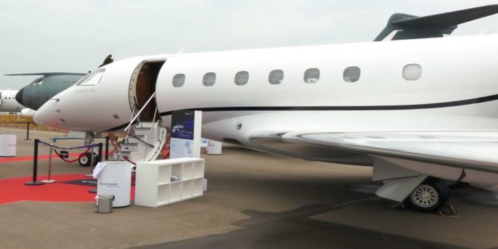 Të pasurit po ikin masivisht me çarter nga Rinasi, kërkojnë kurim ndaj COVID-it jashtë vendit