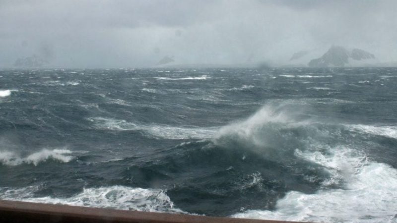 Shpëtohen pjesëtarët e një familje në Himarë, Policia: Gruaja dyshohet të jetë mbytur