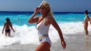 FOTO/Manjola Nallbani, një 52-vjeçare me linja trupore si adoleshente