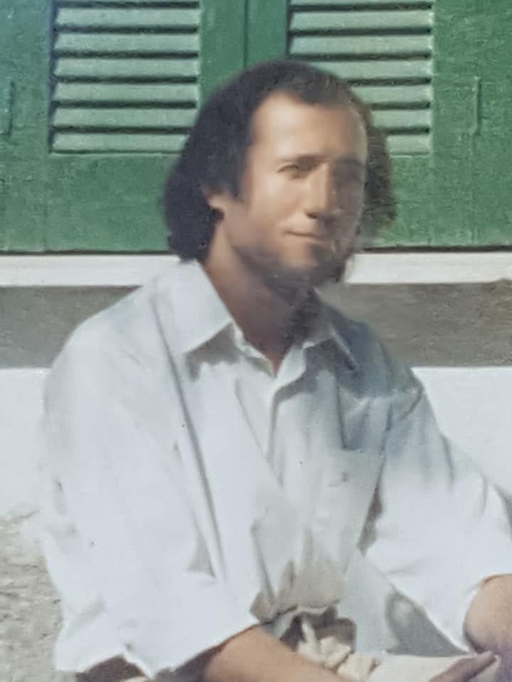 E mbytën me kërkesa për kaçurrelat, Kostaq Papa hap arkivin me foto të rinisë: Po ua plotësoj dëshirën