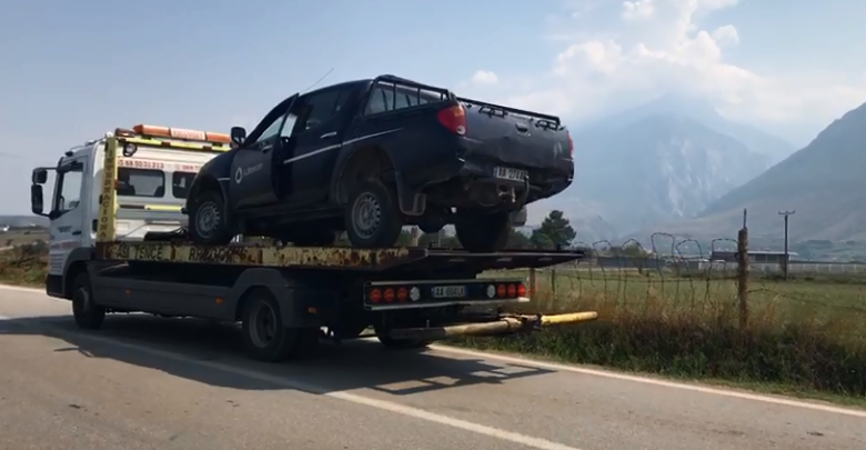 Aksidentoi të miturin në Kukës dhe u largua, makina e braktisur i përket kompanisë së njohur