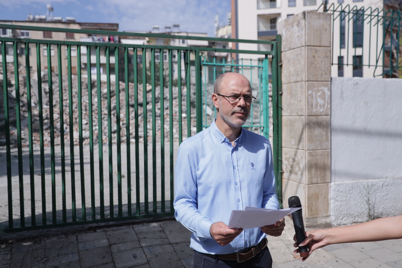 Mungesa e planit për hapjen e shkollave, PD: Çfarë do të bëhet me nxënësit e 106 shkollave të shembura pas tërmetit