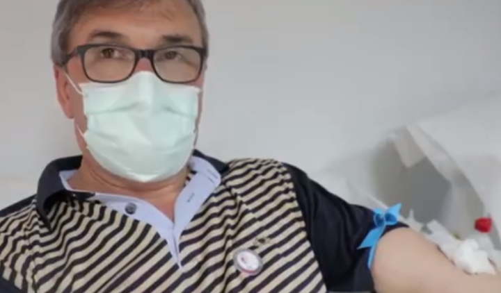 VIDEO/Skënder Brataj dhuron plazmën për trajtimin e të infektuarve: Besoj jam i pari nga personeli mjekësor
