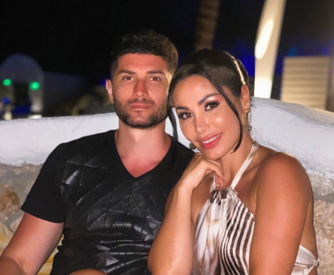 E mban të fshehtë, Soni Malaj poston foton krah partnerit