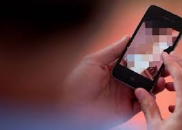 E reja nga Tirana denoncon ish-partnerin 40-vjeçar: Kam bërë video intime me të, pranova fejesën se…