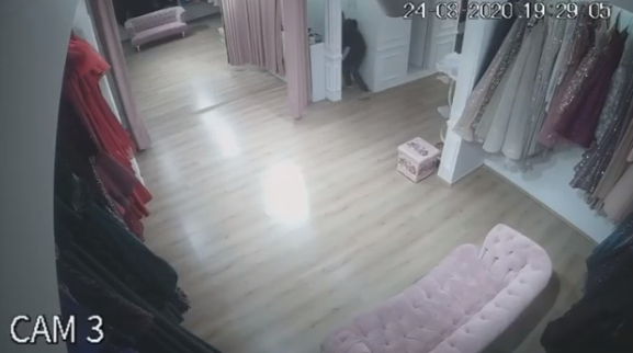 Rozana Radi publikon pamjet kur i vjedhin dyqanin në mes të ditës: Ka kohë t’i sjellë paratë