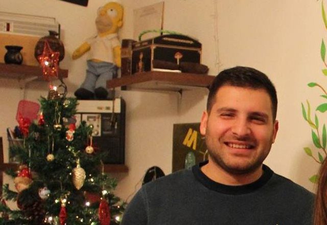 INTERVISTA/Mikesha e 29-vjeçarit që u vetvra: Ishte i qeshur, kur nisi të ndryshonte