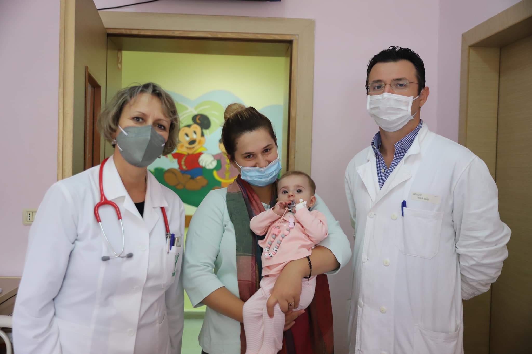 FOTO/Mrekullia në QSUT, foshnja 5-muajshe ia del pas një operacioni të komplikuar në zemër