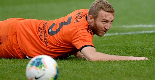 Së pari atdheu, kapiteni i Armenisë lë futbollin për të shkuar në luftë