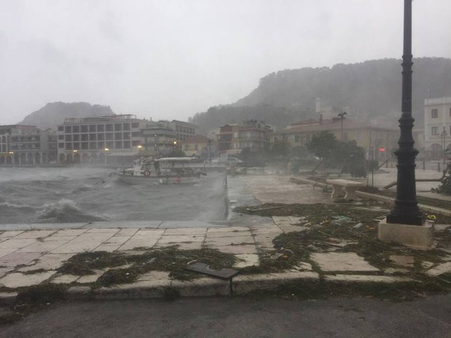 FOTO/Ndodh e papritura me ciklonin në Greqi, nëntë orët e ardhshme kritike për vendin