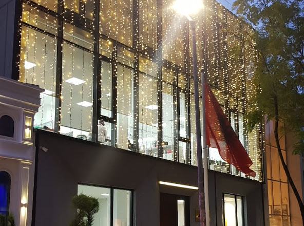 4 qarqe, me 30 shtator, nje ore pa televizion