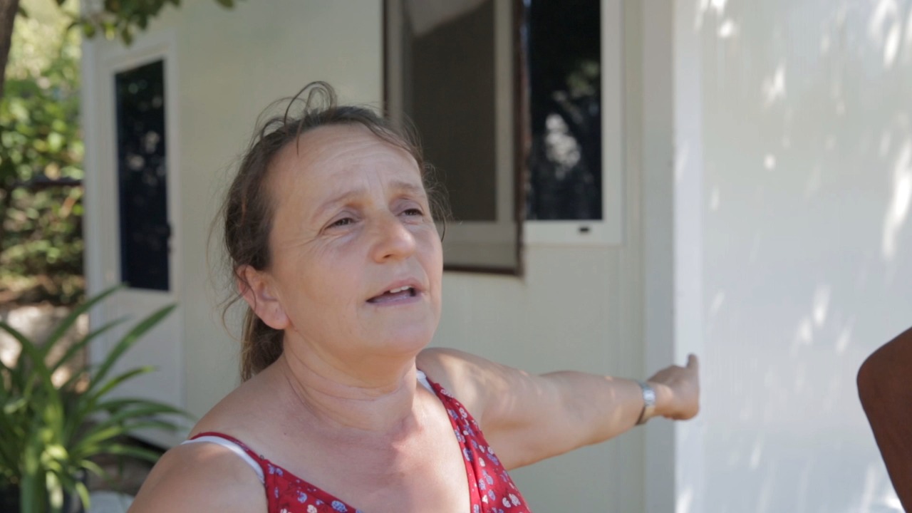 VIDEO/ “Kam gjithë familjen e sëmurë”, Banorja rrëfen dramën e 9 muajve pas tërmetit: Kanë ardhë 5-6 komisione, por asnjë zgjidhje