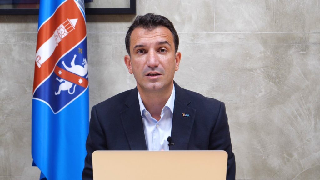 Edhe Veliaj dhuron plazmën e tij për të sëmurët me Covid-19: I ftoj dhe të tjerët në Bashki