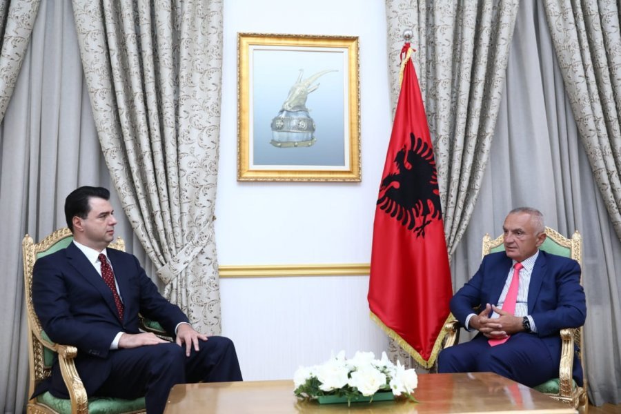 VIDEO/Rama shmangu përshëndetjet dhe shikimet, Basha më i ngrohtë me Metën