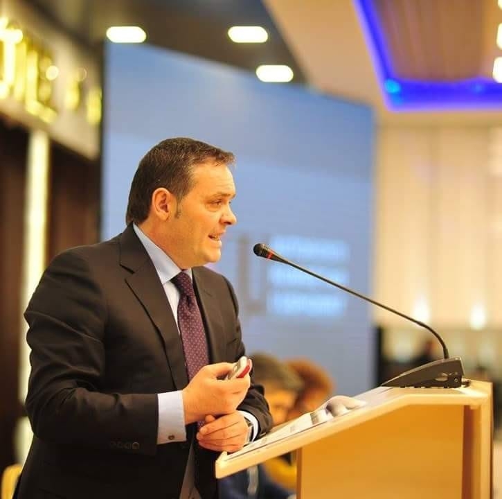 “Mashtrimet e Beqes për farmaceutikën dhe mallkimi i qytetarëve për të”