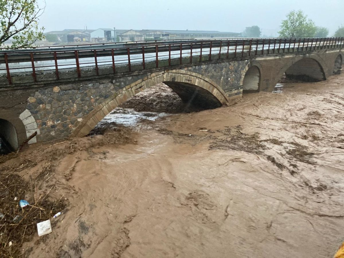 Cikloni në Greqi/Shpëtohet një familje emigrantësh shqiptarë me një djalë 3 vjeç