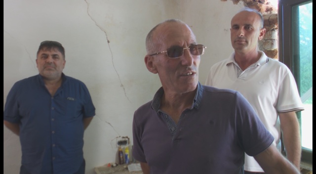 “Jam zhytur në borxhe për të paguar qiranë”, Banorët e dëmtuar nga tërmeti në Rrushkull të Durrësit pa asnjë zgjidhje: Po abuzojnë me fatkeqësinë