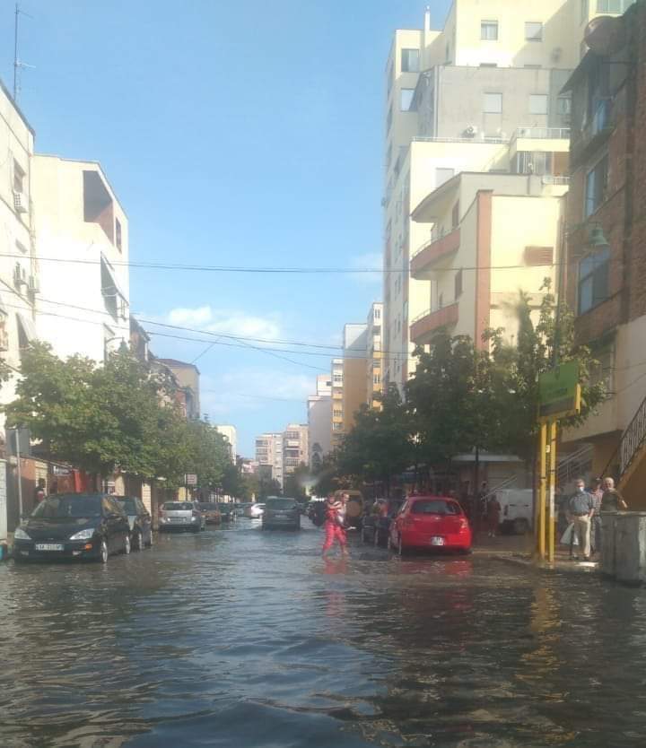 “Durrsakët kanë shansin t’i kthejnë kusurin Ramës”, Bylykbashi për përmbytjet: Durrësi i duhet hequr nga dhëmbët këtyre hienave