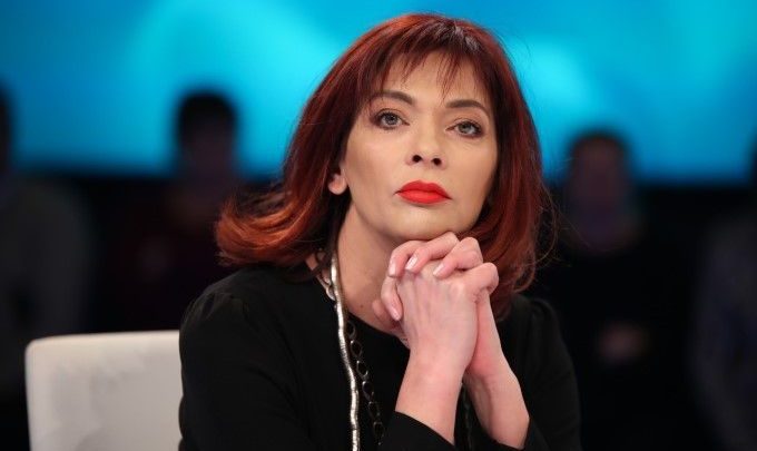 Kujdes nga lojërat në telefon/Ema Andrea ndan eksperiencën e saj: “Je pozitive me Covid, po të sjellim ambulancën”