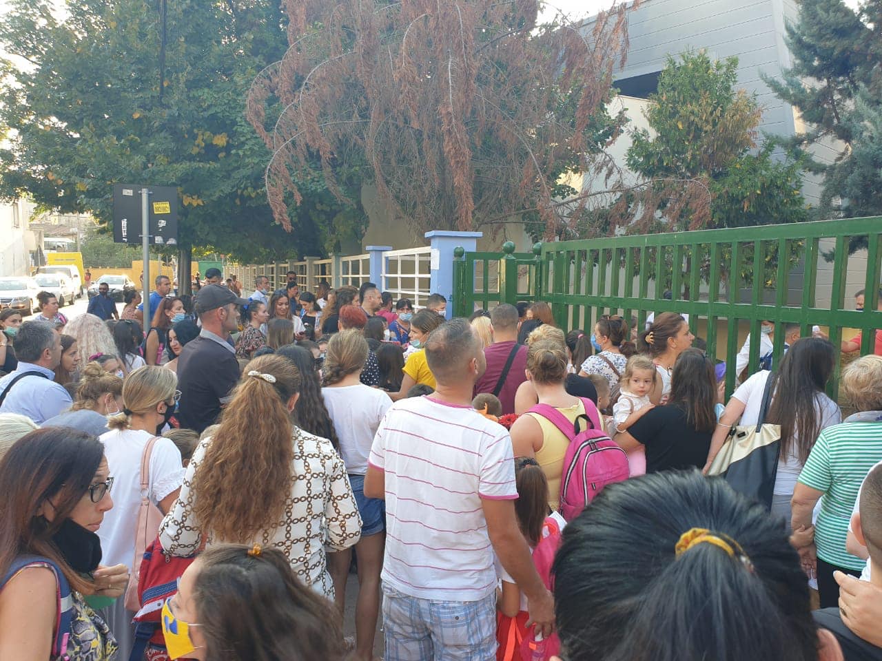 Ish-deputetja nxjerr pamjet tek ‘Gustav Mayer’: Realiteti rrëzon propagandën e qeverisë, grumbullime masive në shkolla