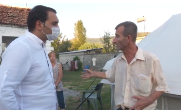 “S’pyet njeri a jemi gjallë a jo”, qytetari nga Fushë Miloti: Jetoj në çadër prej 9 muajsh, fëmijët sëmurë