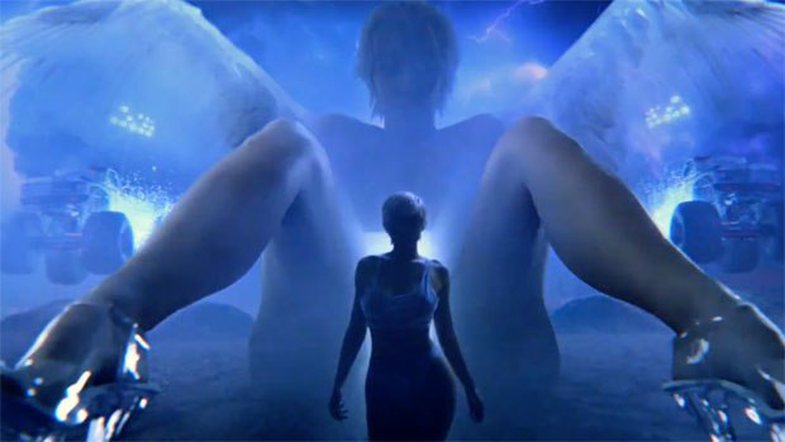 PAMJE +16/Videoklipi që mbahej i fshehtë: Filmimet e çuditshme ku Kim Kardashian ‘sjell në jetë’ Kylie Jenner