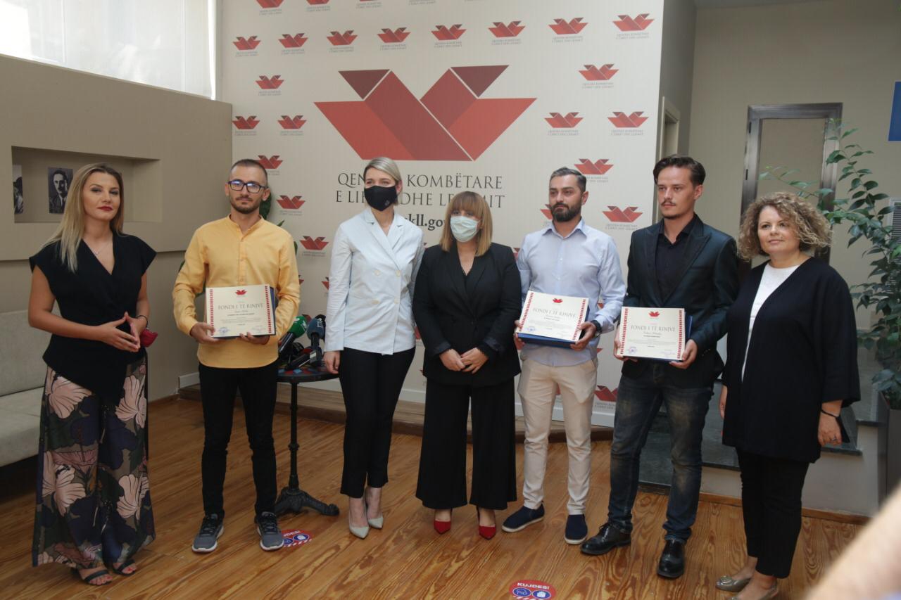 FOTO/QKLL ndan çmimet e Letërsisë, tre autorët fitues dhe librat e tyre