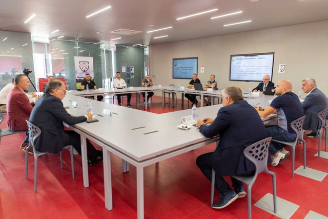 Takimi me dyer të mbyllur, Liga e Futbollit jep kushtet e reja ndaj Ramës