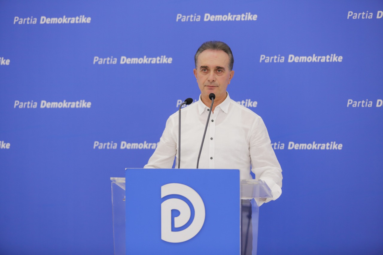 FOTO/Dalin provat e përfshirjes së administratës në zgjedhje në Fier, PD: Të gjithë për ndjekje penale