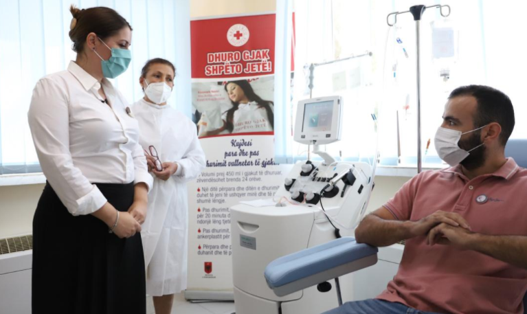 Sa pacientë me Covid-19 janë trajtuar me plazmën e gjakut, pas disa muajsh vjen dhe pajisja e veçantë