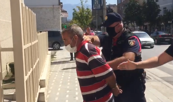Lirohet nga qelia 66-vjeçari që ngacmoi seksualisht të miturin në Berat: Isha një çik i pirë