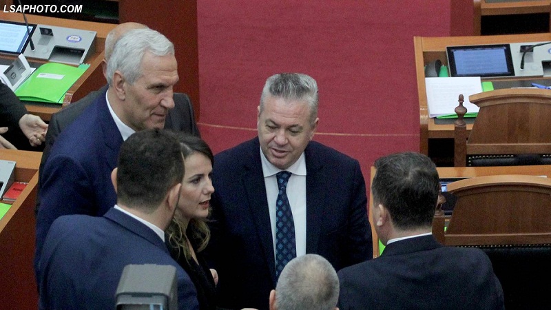 DETAJE/Zbardhen propozimet e opozitës parlamentare për listat, Hajdari tërhiqet nga renditja sipas alfabetit