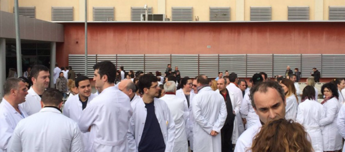 KERKESAT/Qeveria nuk lejon protestën e mjekëve, i thërret në takim në Kryeministri