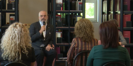 Pas mjekëve qeveria premtim për mësuesit, Rama: Po mendojmë rritje financiare, në buxhetin e vitit të ardhshëm