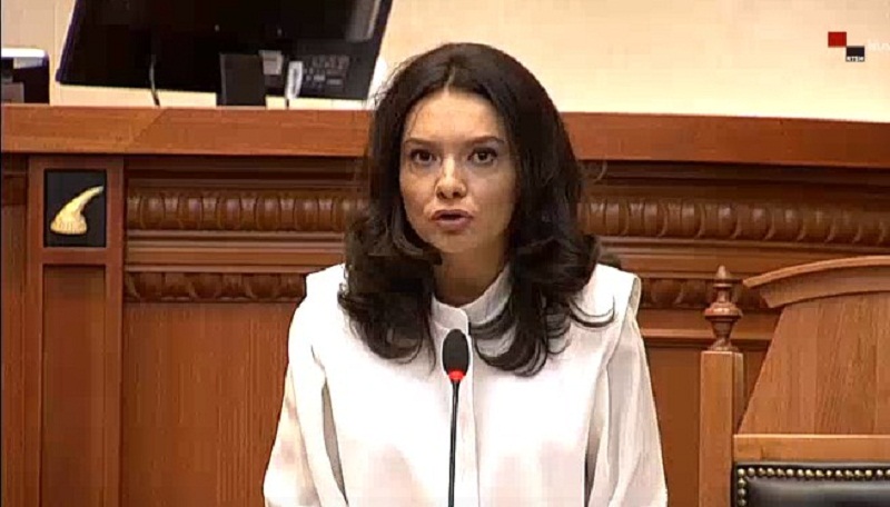 “Mjaft broçkullite pa fund”, replika mes Hajdarit dhe Spiropalit: Po të jap dinjitet që mos rrish pas shefit