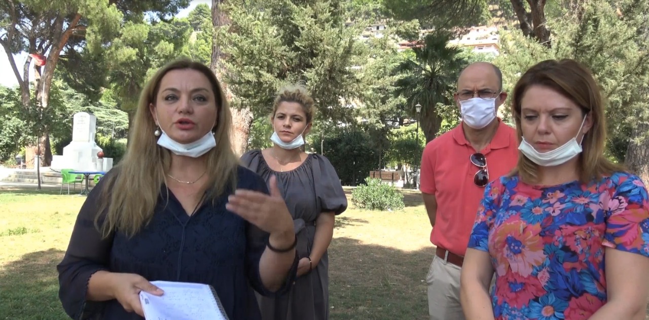 “Asnjë strategji për nxënësit me nevoja të veçanta”, Vokshi dhe Pampuri në terren: Mungojnë mësuesit ndihmës, probleme në transport