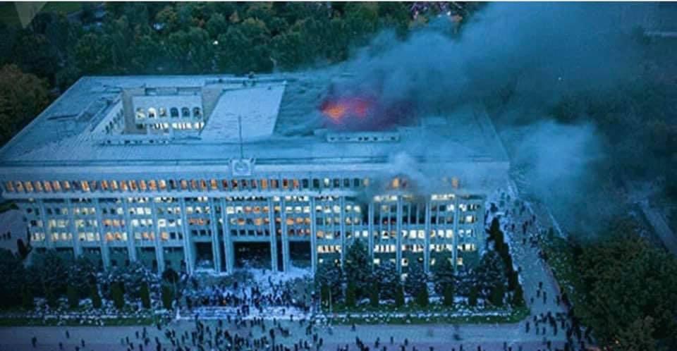 FOTOGALERI/ Ja si e zgjidhën çështjen e vjedhjes së votave në Kirgizstan