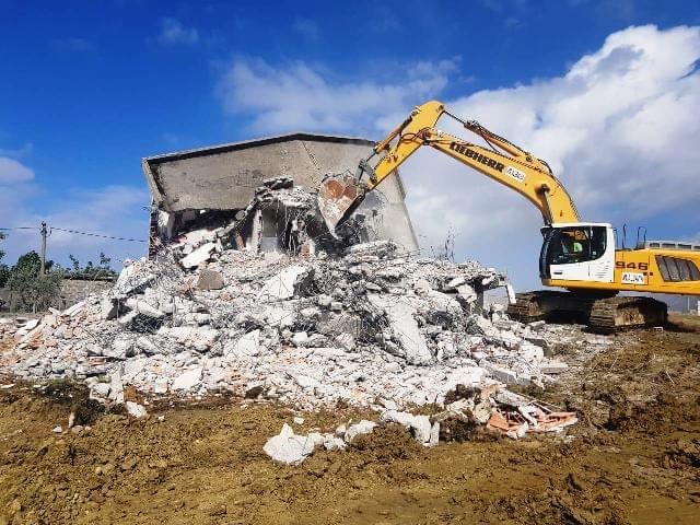 Prishen ndertime pa leje ne Ksamil