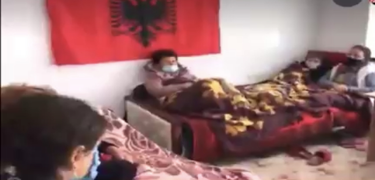 Greva e urise, grate naftetare: Nuk do dalim nga greva pa pagat,  te henen edhe femijet