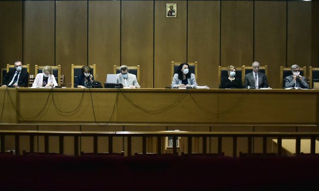 VIDEO/”Agimi i Artë” shpallet organizatë kriminale, shpërthejnë protestat masive dhe përplasjet në Athinë