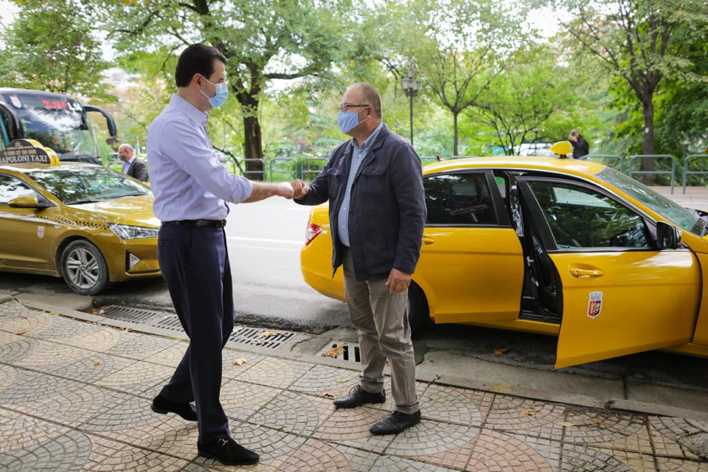 Basha – taksistëve: Plani ynë me 5 pika ju ndihmon, qeveria të heqë dorë nga aferat korruptive