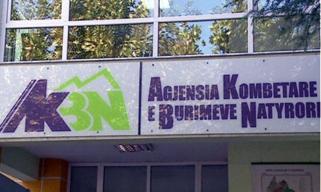 5 zyrtarë të AKBN në pranga, mësohen akuzat