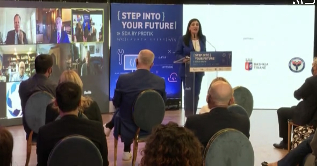 Hapet Akademia e Kodimit, mundësi për të rinjtë të eksplorojnë digjitalizimin