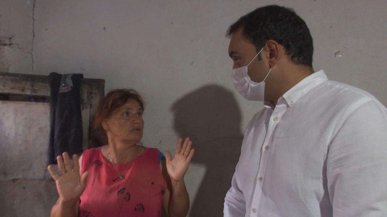 Pas një viti jeton në çadër/Denoncimi i familjes Veseli në Kurbin: Askush nuk na ka thënë se çfarë do të bëhet me shtëpinë