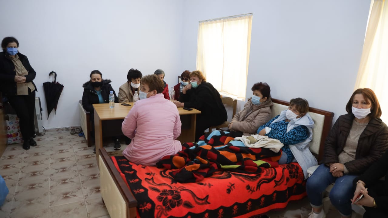 Të vjella, rrahje të forta zemre, temperaturë. Përkeqësohet gjendja e grevisteve të Ballshit