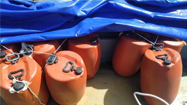 Të tjera foto nga gomonia me drogë/ Mediat greke: U nis nga Vlora, cili ishte destinacioni